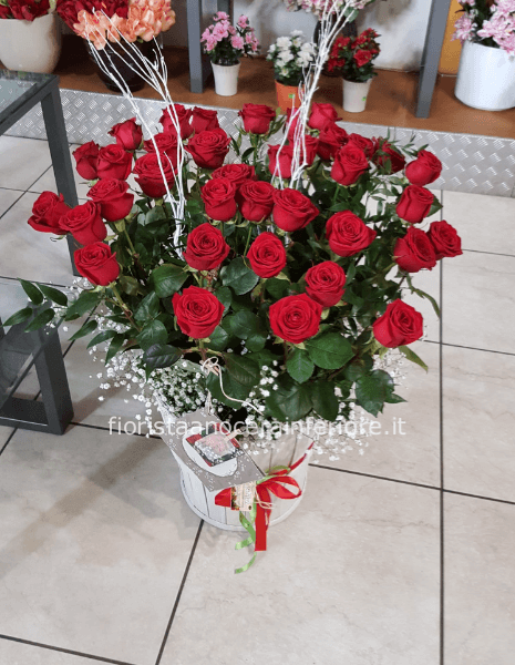35 rose rosse in cesto