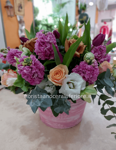 composizione di fiori freschi misti