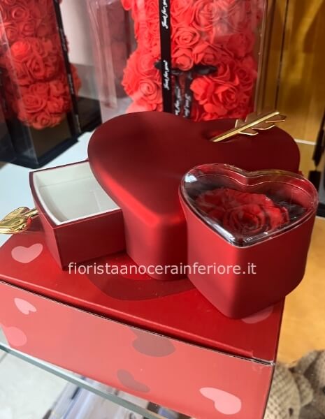 Cuore con freccia di Cupido + cuoricino Lindt